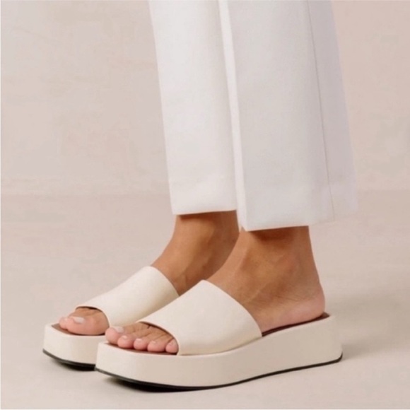 SVEGAN Janice Platform Slide Sandals - Picture 2 of 8